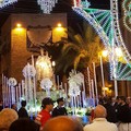 Il carro floreale in processione