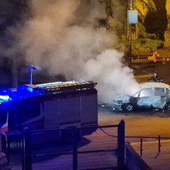 auto in fiamme