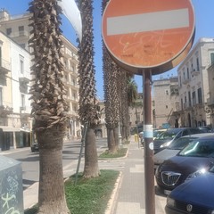 Divieto di accesso storto, corso Garibaldi