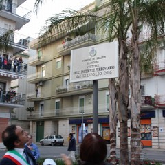 Intitolazione giardini di piazza Europa alla vittime dell'incidente ferroviario del 12 luglio 2016.