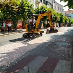 Stesa del pietrisco per il passaggio Carro Trionfale