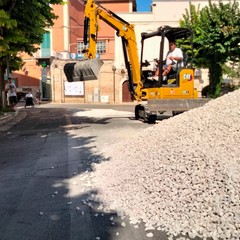 Stesa del pietrisco per il passaggio Carro Trionfale