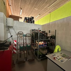 Dopo lo sfratto, continuava a vendere frutta e verdura: sequestro e multa