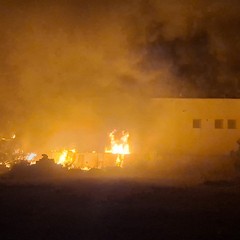 Fiamme in deposito agricolo