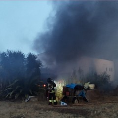 Incendio deposito agricolo
