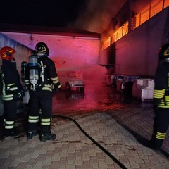 Incendio deposito agricolo