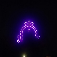 Spettacolo droni luminosi