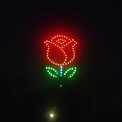 Spettacolo droni luminosi