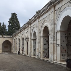Portico del cimitero lato sinistro strada Cesano A