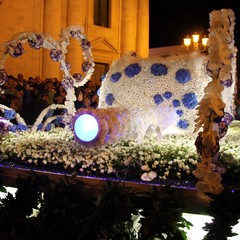 PROCESSIONE CON IL CARRO FLOREALE JPG