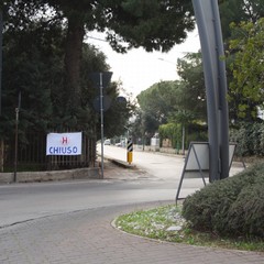 Protesta pacifica contro la chiusura del pronto soccorso di Terlizzi lenzuoli bianchi JPG