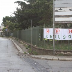 Protesta pacifica contro la chiusura del pronto soccorso di Terlizzi lenzuoli bianchi JPG