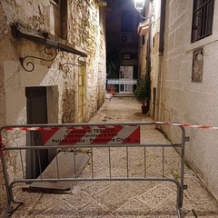 Vico Volpe Angarano-Caduta pietre dal palazzo