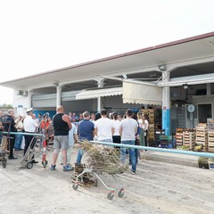 Visita pastorale del vescovo Cornacchia al Mercato dei fiori e Ortofrutticolo