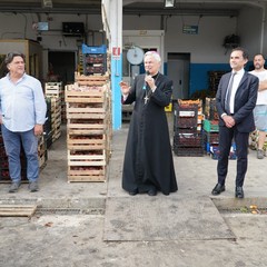 Visita pastorale del vescovo Cornacchia al Mercato dei fiori e Ortofrutticolo