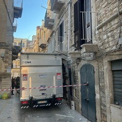 camion urta balcone
