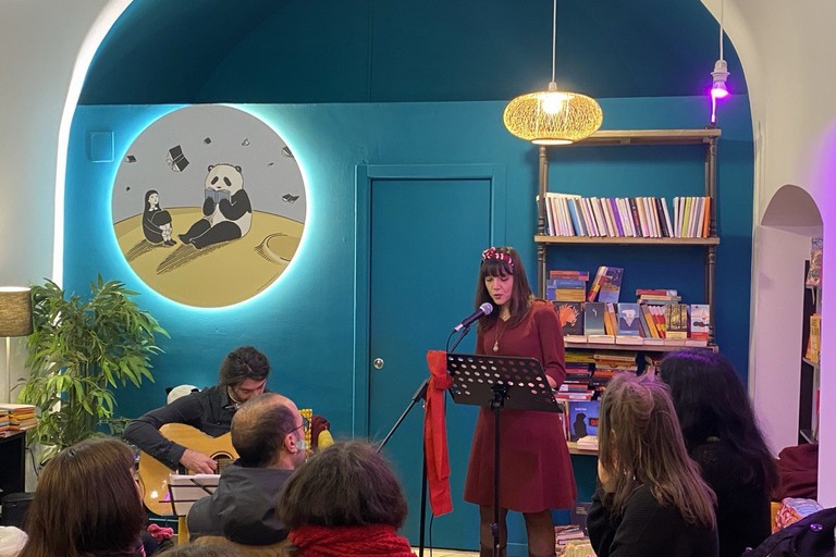 Le donne di giù all'arco. <span>Foto Serena De Musso</span>