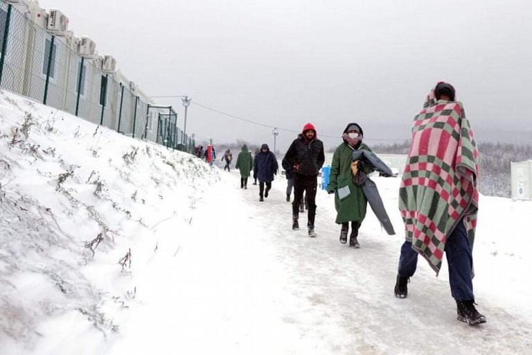 Migranti al freddo a Lipa