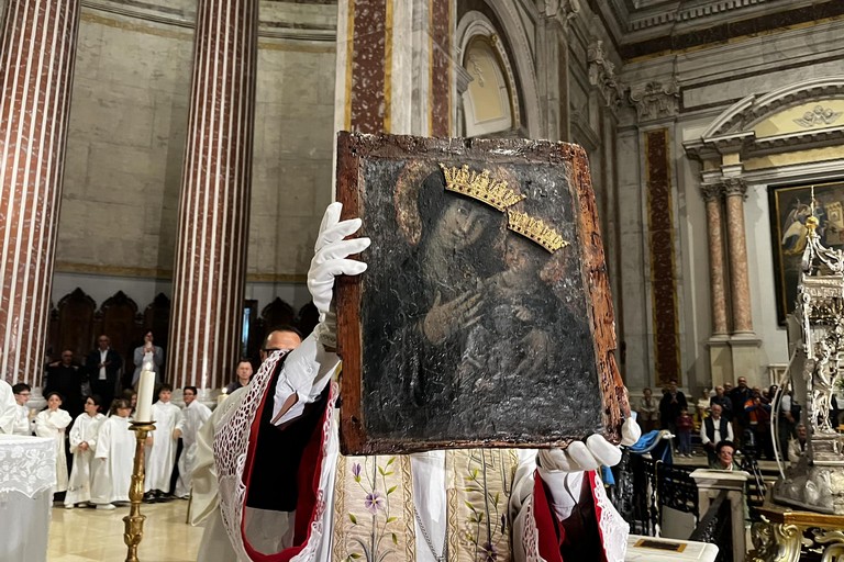 Ostensione tavola Maria SS di Sovereto. <span>Foto Terlizzi scomparsa e da ricordare-Terlizzi da riscoprire.</span>