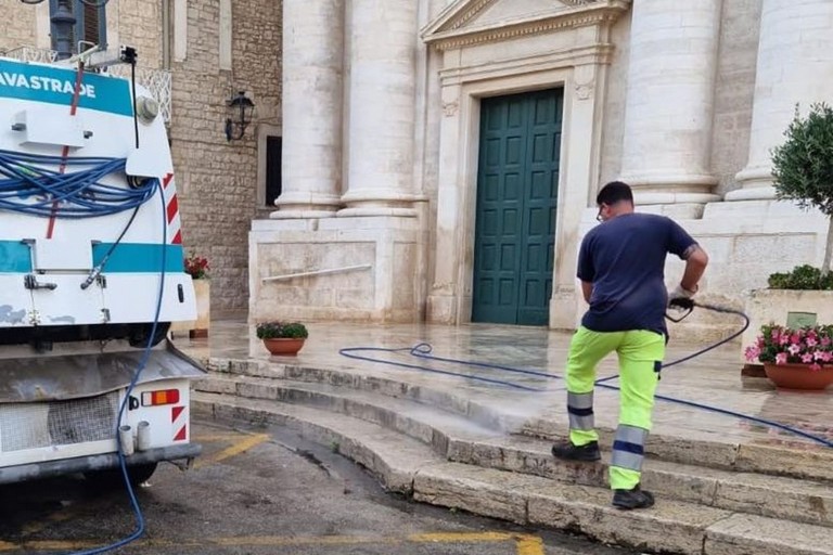 Lavaggio centro storico. <span>Foto Staff sindaco </span>