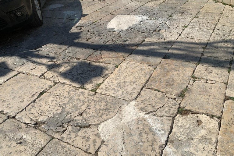 Basolato risarcito in piazza Cavour