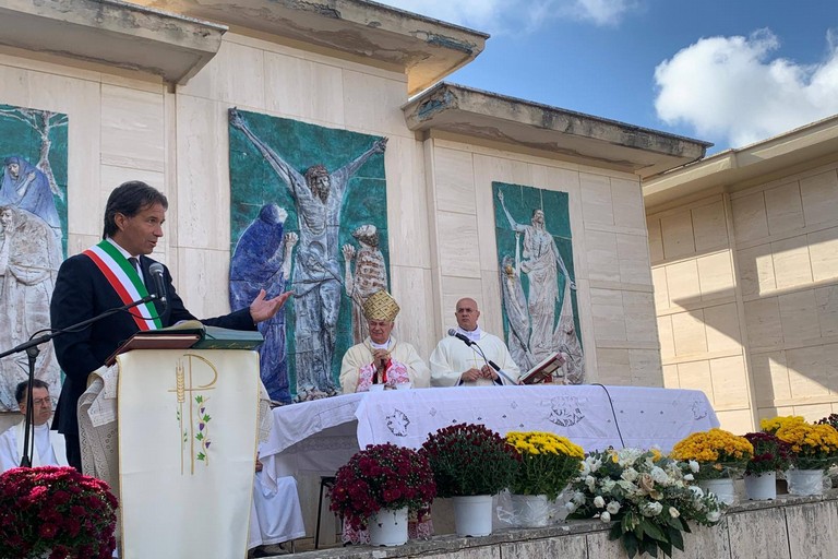 Celebrazione 2 novembre - De Chirico e Mons. Cornacchia. <span>Foto Staff sindaco </span>