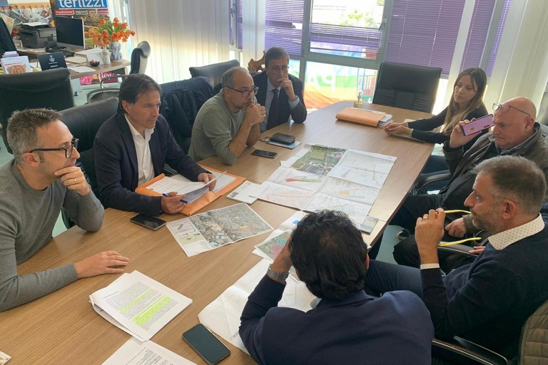 De Chirico con i tecnici Aqp. <span>Foto Staff sindaco </span>