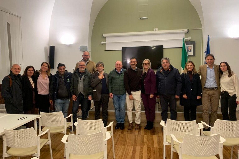 Accoglienza lavoratori stagionali - foto di gruppo. <span>Foto Staff sindaco </span>