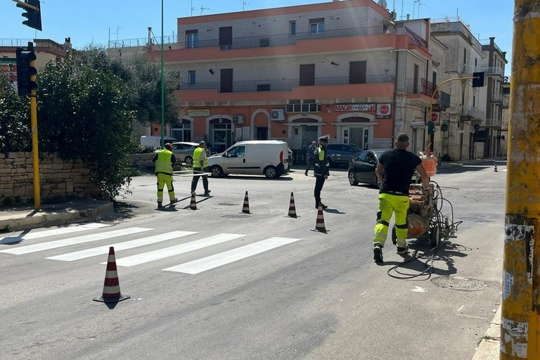 Rifacimento segnaletica orizzontale. <span>Foto Comune di Terlizzi</span>
