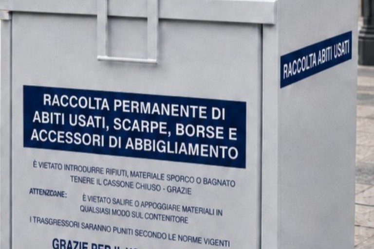 Contenitori indumenti usati