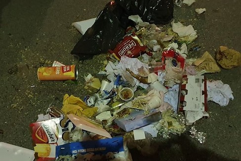 Spettacolo indegno in via Alfieri