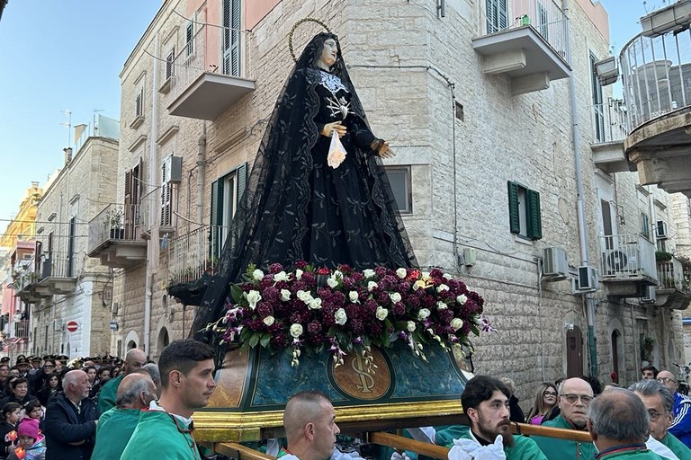 Processione Addolorata 2025. <span>Foto Cosma Cacciapaglia</span>