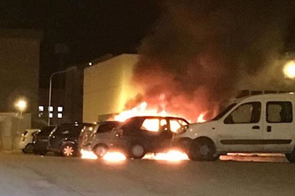 auto incendiata