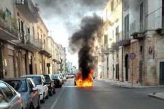 Paura su via Diaz, auto prende fuoco a Terlizzi