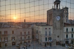 Sanificazione e reti anti-piccione sulla Torre del Chiostro delle Clarisse (FOTO)
