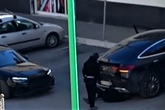 La banda dell'Audi in azione a Terlizzi nell'indifferenza dei passanti