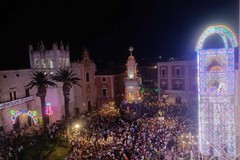 In migliaia per la sfilata del Carro Trionfale (FOTO)