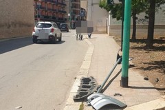 Auto danneggia segnaletica e fugge: la denuncia del sindaco di Terlizzi