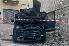 Brucia l'auto del consigliere Ruggiero: la solidarietà di Fratelli d'Italia