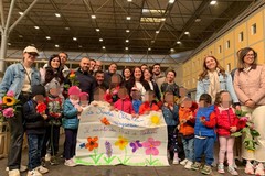 Bimbe e bimbi dell'asilo al Mercato dei Fiori di Terlizzi