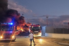 Grosso incendio in un parco per autodemolizioni di Terlizzi