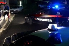 Entra in casa della ex e la minaccia con un pezzo di vetro, arrestato un 30enne
