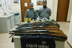 Denunciato presunto bracconiere di Terlizzi: falsa licenza d'armi, forestali sequestrano 7 fucili e 600 munizioni