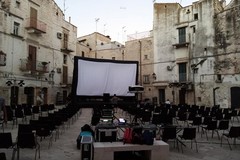 Cinema all'aperto, stasera si ride con Checco Zalone in Largo Lagodentro