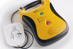 La Regione consegna defibrillatori ai comuni: Terlizzi non c'è