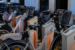 Dieci biciclette a pedalata assistita in Piazza Europa a Terlizzi