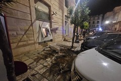 Due esplosioni nella notte, assalto al bancomat dell'UniCredit