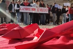 Il flash mob degli studenti contro la violenza sulle donne - FOTO