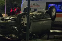 Auto si ribalta su viale dei Giardini a Terlizzi: illesi gli occupanti