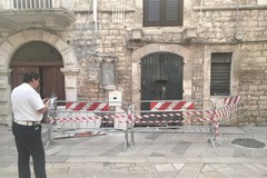 Camion danneggia balcone in pieno centro storico a Terlizzi